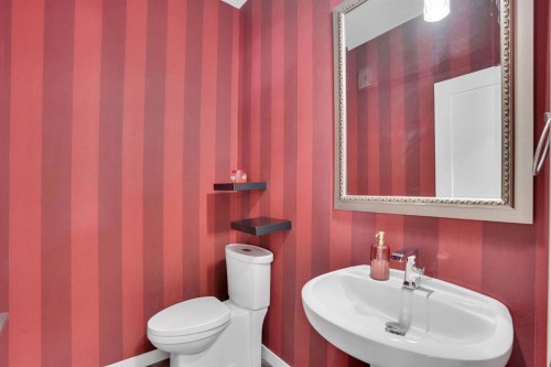 228-10 Westpark Link Sw, Calgary, AB - Indoor Photo Showing Bathroom