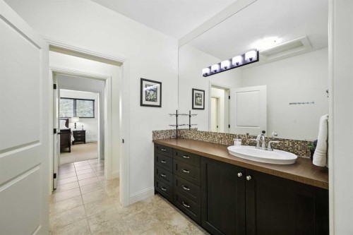 62 Posthill Drive Sw, Calgary, AB - Indoor Photo Showing Bathroom