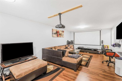 5112 Maryvale Drive Ne, Calgary, AB - Indoor Photo Showing Other Room