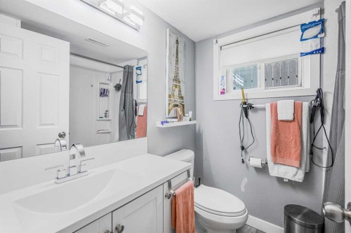 5112 Maryvale Drive Ne, Calgary, AB - Indoor Photo Showing Bathroom