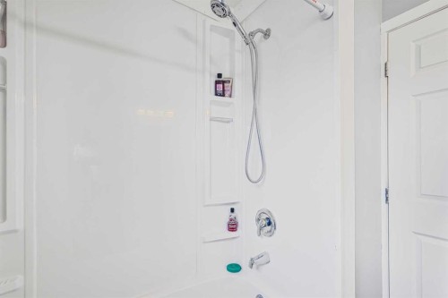 5112 Maryvale Drive Ne, Calgary, AB - Indoor