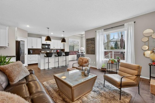 201 Autumn Circle Se, Calgary, AB - Indoor Photo Showing Living Room