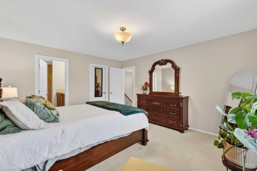 201 Autumn Circle Se, Calgary, AB - Indoor Photo Showing Bedroom