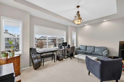 201 Autumn Circle Se, Calgary, AB - Indoor Photo Showing Living Room