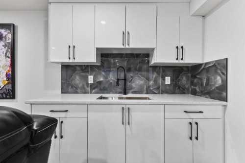 201 Autumn Circle Se, Calgary, AB - Indoor Photo Showing Kitchen