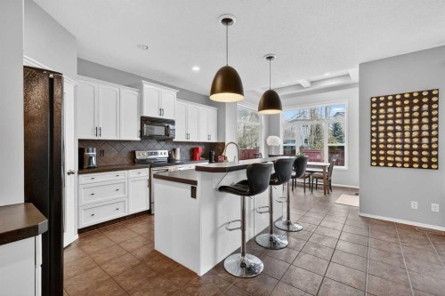 201 Autumn Circle Se, Calgary, AB - Indoor Photo Showing Kitchen