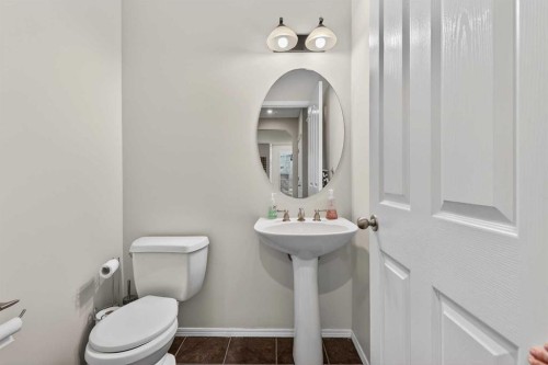 201 Autumn Circle Se, Calgary, AB - Indoor Photo Showing Bathroom
