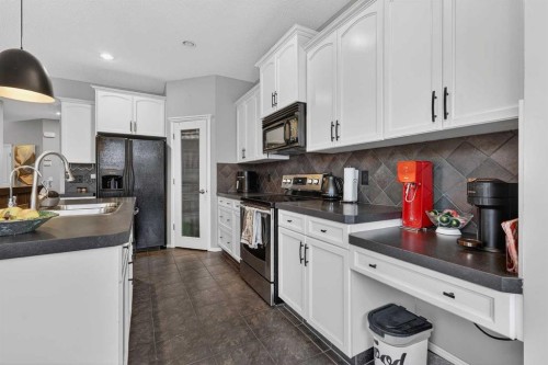 201 Autumn Circle Se, Calgary, AB - Indoor Photo Showing Kitchen