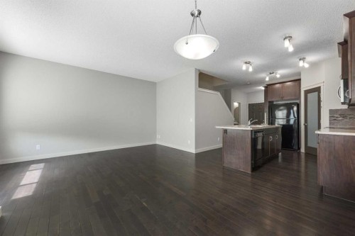 124 Evanscove Manor Nw, Calgary, AB - Indoor Photo Showing Kitchen