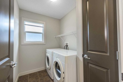 124 Evanscove Manor Nw, Calgary, AB - Indoor Photo Showing Laundry Room