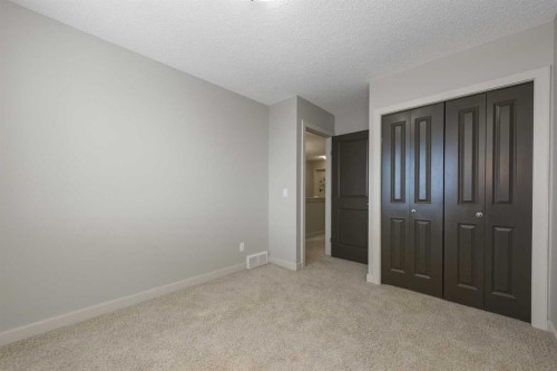 124 Evanscove Manor Nw, Calgary, AB - Indoor Photo Showing Other Room