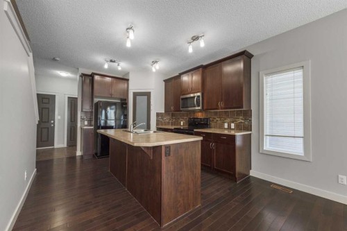 124 Evanscove Manor Nw, Calgary, AB - Indoor Photo Showing Kitchen With Upgraded Kitchen