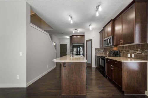 124 Evanscove Manor Nw, Calgary, AB - Indoor Photo Showing Kitchen