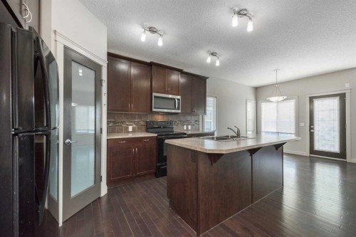 124 Evanscove Manor Nw, Calgary, AB - Indoor Photo Showing Kitchen With Double Sink