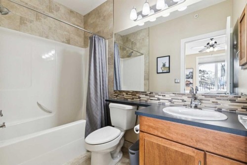 103-3101 34 Avenue Nw, Calgary, AB - Indoor Photo Showing Bathroom