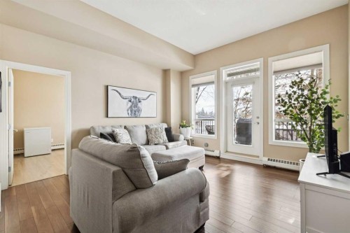 103-3101 34 Avenue Nw, Calgary, AB - Indoor Photo Showing Living Room