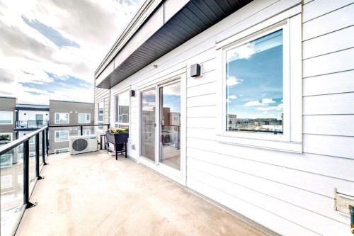 1402-33 Carringham Gate Nw, Calgary, AB - Outdoor With Balcony With Exterior