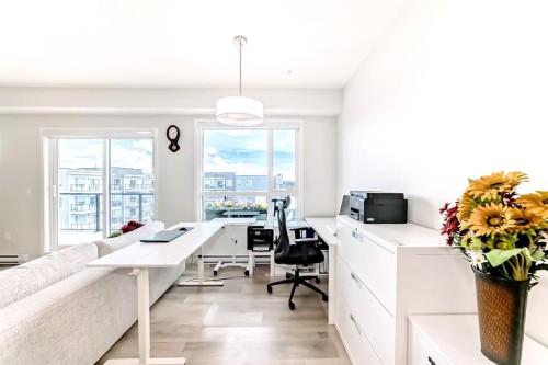 1402-33 Carringham Gate Nw, Calgary, AB - Indoor Photo Showing Office