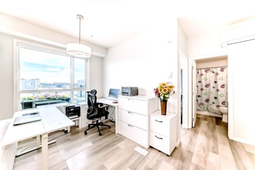 1402-33 Carringham Gate Nw, Calgary, AB - Indoor Photo Showing Office