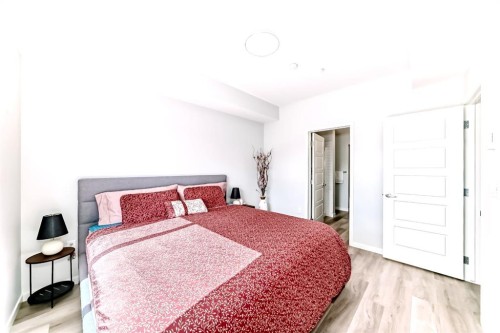 1402-33 Carringham Gate Nw, Calgary, AB - Indoor Photo Showing Bedroom