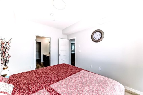 1402-33 Carringham Gate Nw, Calgary, AB - Indoor Photo Showing Bedroom