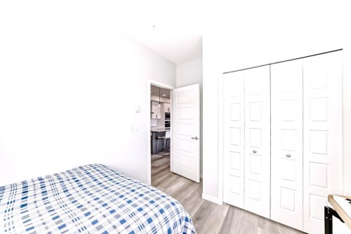 1402-33 Carringham Gate Nw, Calgary, AB - Indoor Photo Showing Bedroom