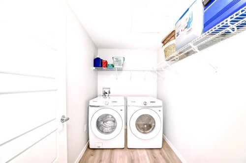 1402-33 Carringham Gate Nw, Calgary, AB - Indoor Photo Showing Laundry Room