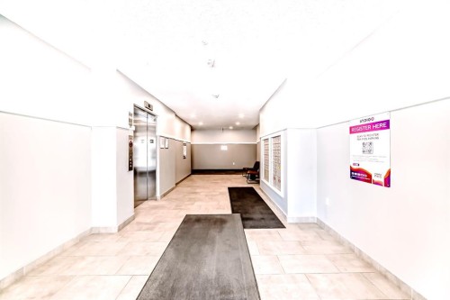 1402-33 Carringham Gate Nw, Calgary, AB - Indoor Photo Showing Other Room