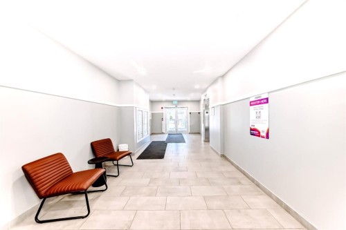 1402-33 Carringham Gate Nw, Calgary, AB - Indoor Photo Showing Other Room