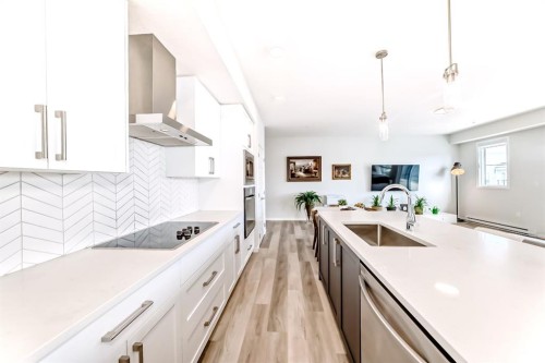 1402-33 Carringham Gate Nw, Calgary, AB - Indoor Photo Showing Kitchen With Upgraded Kitchen