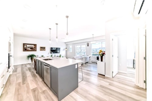1402-33 Carringham Gate Nw, Calgary, AB - Indoor Photo Showing Kitchen