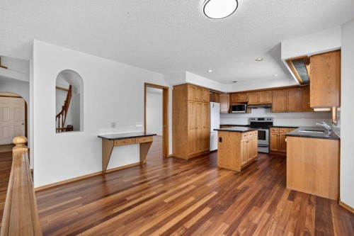 90 Hawkmount Green Nw, Calgary, AB - Indoor Photo Showing Kitchen