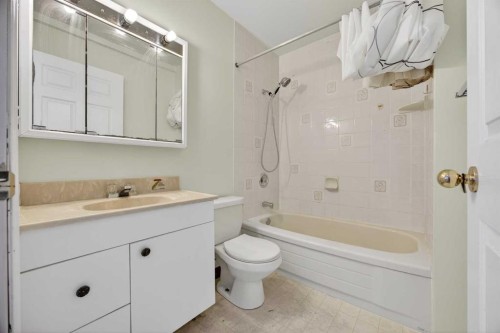 90 Hawkmount Green Nw, Calgary, AB - Indoor Photo Showing Bathroom