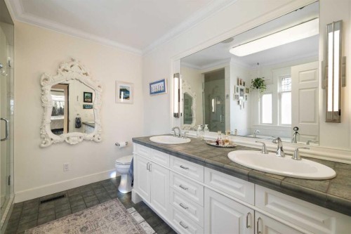 1727 24 Street Sw, Calgary, AB - Indoor Photo Showing Bathroom