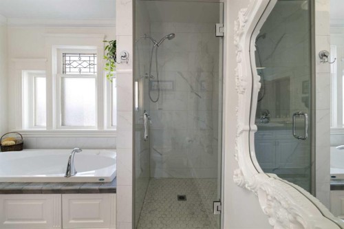 1727 24 Street Sw, Calgary, AB - Indoor Photo Showing Bathroom