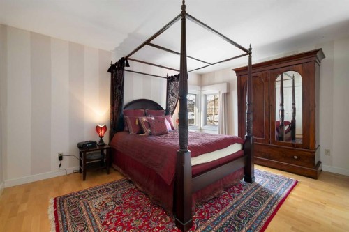 1727 24 Street Sw, Calgary, AB - Indoor Photo Showing Bedroom