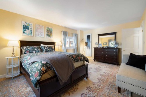 1727 24 Street Sw, Calgary, AB - Indoor Photo Showing Bedroom