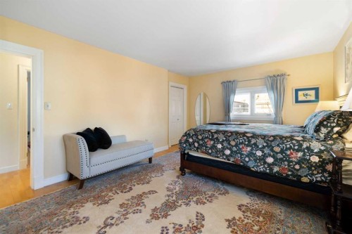 1727 24 Street Sw, Calgary, AB - Indoor Photo Showing Bedroom