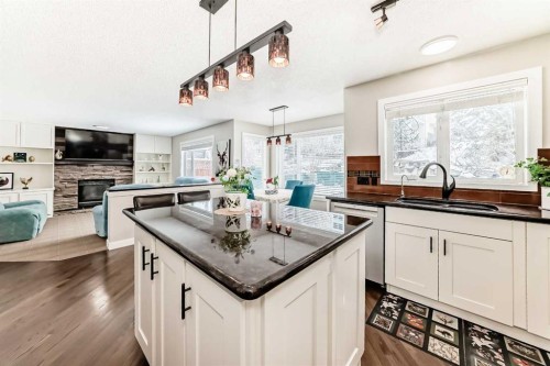 212 Sienna Park Drive Sw, Calgary, AB - Indoor Photo Showing Kitchen