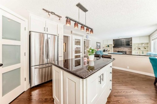 212 Sienna Park Drive Sw, Calgary, AB - Indoor Photo Showing Kitchen