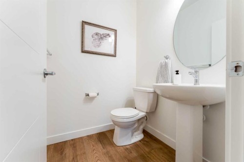 244 Heritage Heights, Cochrane, AB - Indoor Photo Showing Bathroom