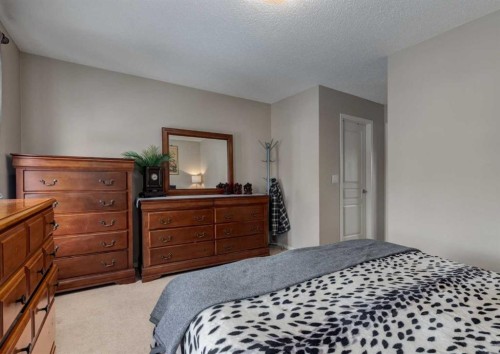 38 Autumn Crescent Se, Calgary, AB - Indoor Photo Showing Bedroom