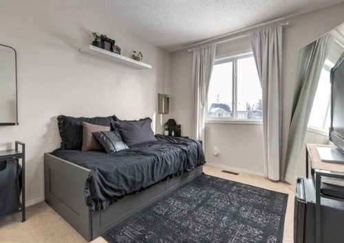 38 Autumn Crescent Se, Calgary, AB - Indoor Photo Showing Bedroom