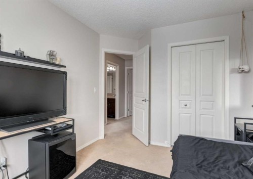 38 Autumn Crescent Se, Calgary, AB - Indoor Photo Showing Other Room