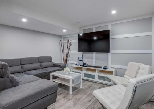 38 Autumn Crescent Se, Calgary, AB - Indoor