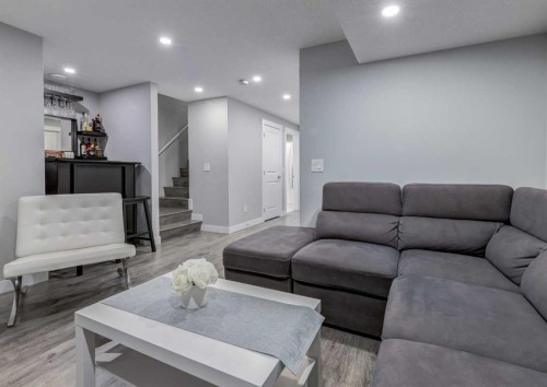 38 Autumn Crescent Se, Calgary, AB - Indoor