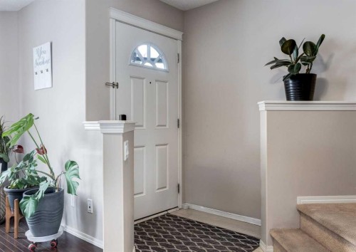 38 Autumn Crescent Se, Calgary, AB - Indoor Photo Showing Other Room