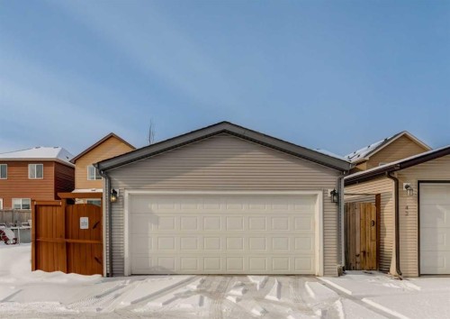 38 Autumn Crescent Se, Calgary, AB - Outdoor With Exterior