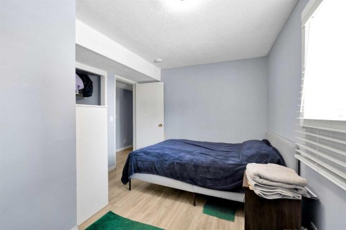 4617 Stanley Road Sw, Calgary, AB - Indoor Photo Showing Bedroom
