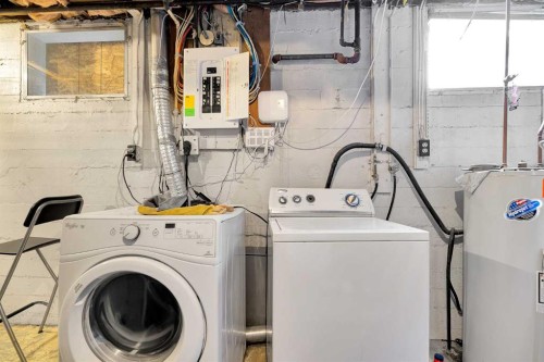 4617 Stanley Road Sw, Calgary, AB - Indoor Photo Showing Laundry Room